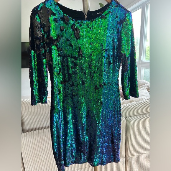 Sequin long sleeve mini dress - Picture 3 of 3